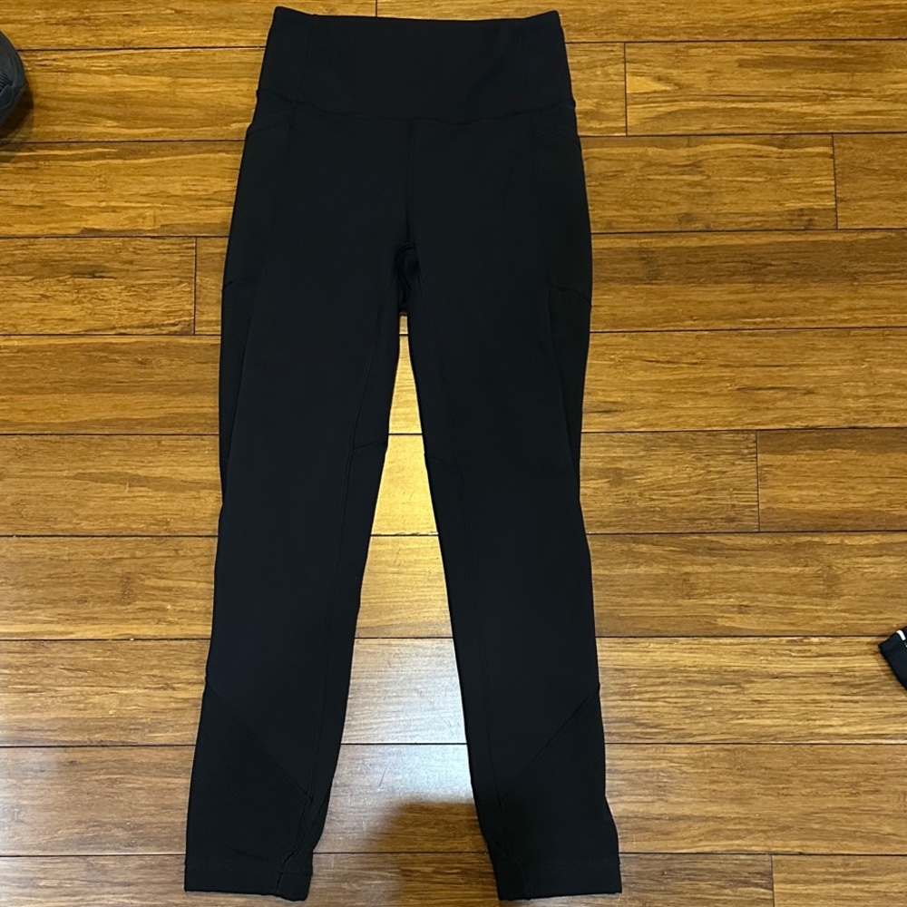 Lululemon Athletica Black Mesh Detail capris Leggings